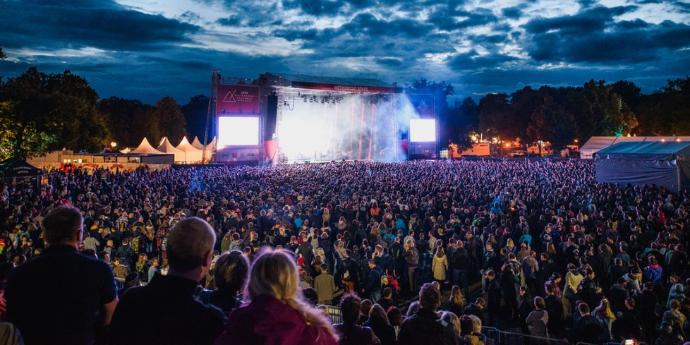 Metronome festival: první velký popový a rockový festival konaný v Praze pro všechny věkové i žánrové posluchačské vrstvy, s akcentem na to nejaktuálnější z hudební současnosti i to nejživotnější z minulosti.