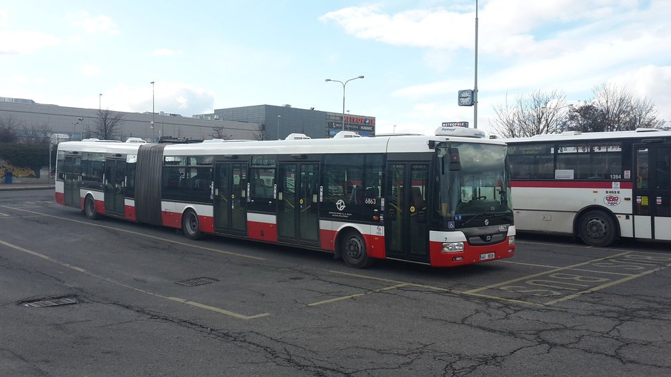 Autobusová doprava na sídliště Metropole stále chybí.