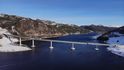 „Ke konci února jsme dokončili betonáž mostovky. Silnice, na které působí náš tým, je v Norsku známá jako Lososí cesta. Převáží se po ní totiž značná část lososů z nejbohatších lovišť kolem ostrova Hitra,“ říká Rober Brož, vedoucí projektu na Åstfjordbrua.