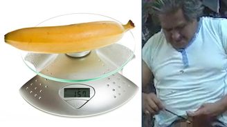 Muž s 48centimetrovým penisem si zvážil chloubu. Pak se s ní plácal po čele Muž s 48centimetrovým penisem si zvážil chloubu. Pak se s ní plácal po čele