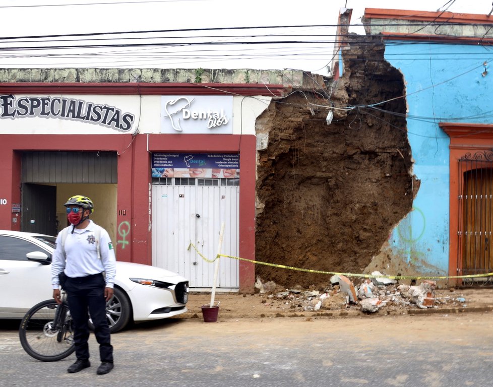 Jižní část Mexika zasáhlo zemětřesení, které mělo podle americké geologické služby USGS sílu 7,7 stupně. (23. 6. 2020)