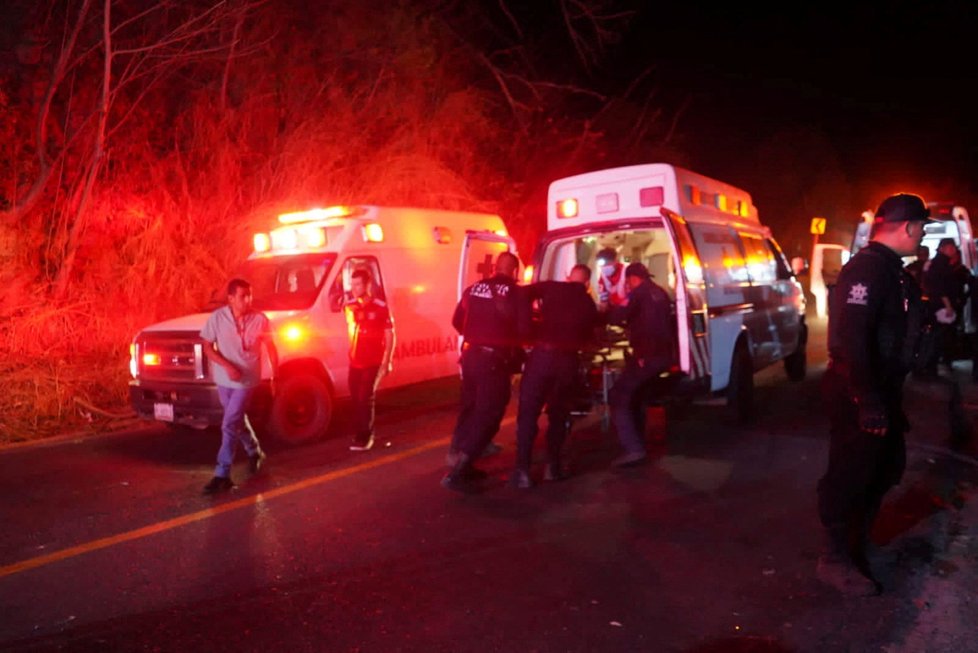 Při nehodě autobusu v Mexiku zemřelo několik lidí.
