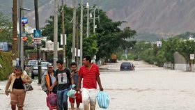 Mexiko bojuje s povodněmi.