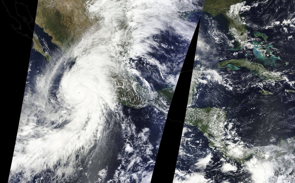 Hurikán vstoupil na pevninu v mexickém státě Jalisco. Síla větru v tom okamžiku podle odhadů dosahovala téměř 270 kilometrů za hodinu. Patricia se tak nadále nacházela v nejvyšší, páté kategorii hurikánů. Později nicméně síla větru klesla na 155 kilometrů za hodinu.
