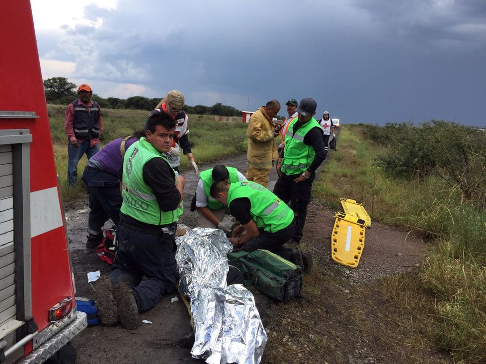 V Mexiku krátce po vzletu havarovalo letadlo se stovkou lidí. Jako zázrakem všichni přežili.