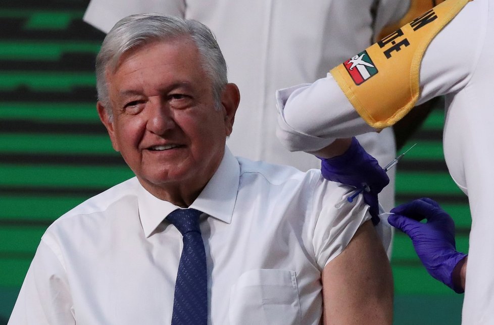 Mexický Andres Manuel Lopez Obrador se nechal očkovat proti covidu-19