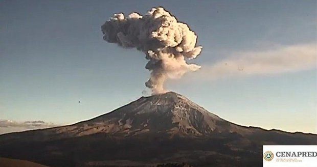 Děsivá exploze sopky Popocatépetl: Žhavé kameny létaly kilometry daleko