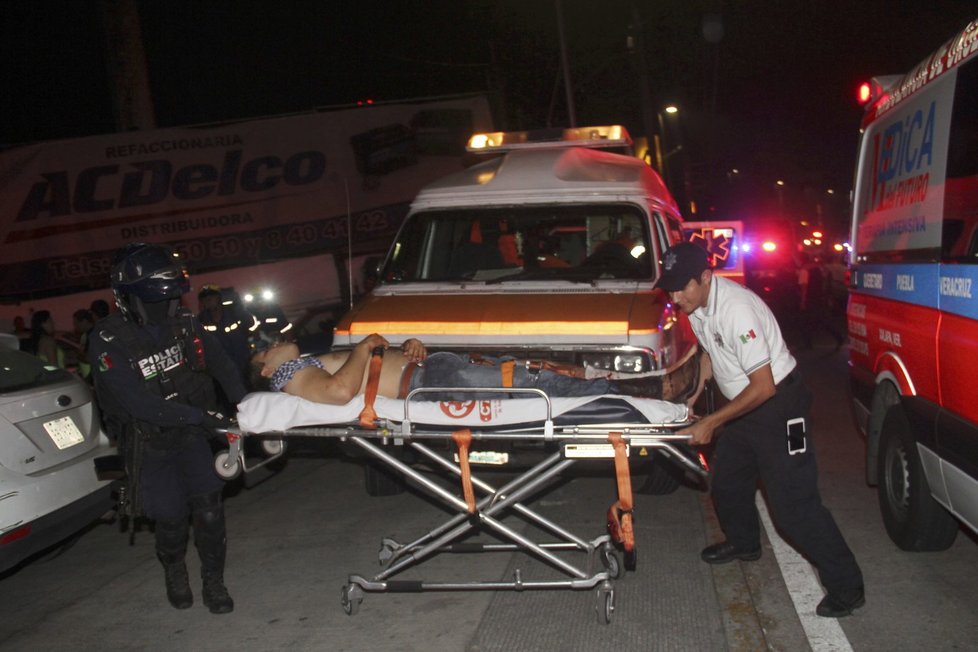 Při střelbě v mexických nočních klubech zahynulo šest lidí.