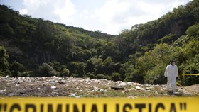 Mexiko prověřuje přes 100 těl pohřbených v hromadném hrobě policie.(ilustrační foto)