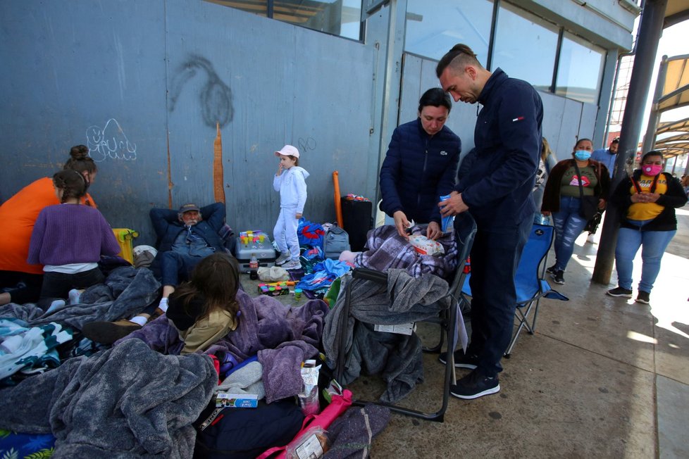 Na mexicko-americké hranici přibývá Rusů i Ukrajinců, kteří žádají azyl ve Spojených státech (16. 3. 2022)