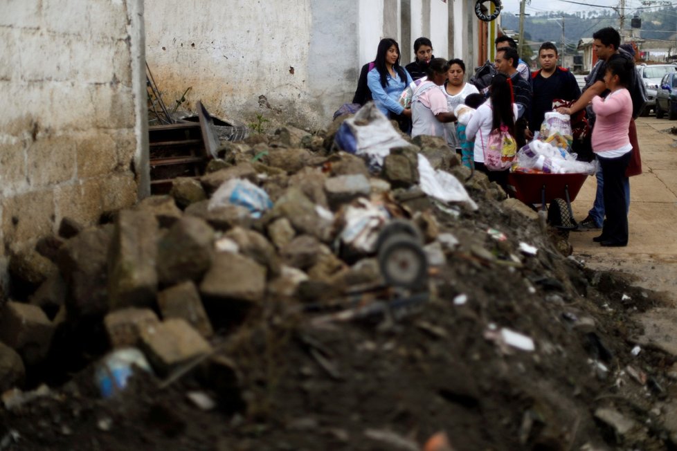Mexiko, které se snaží vzpamatovat z úterního ničivého zemětřesení, zasáhly otřesy i oba víkendové dny.