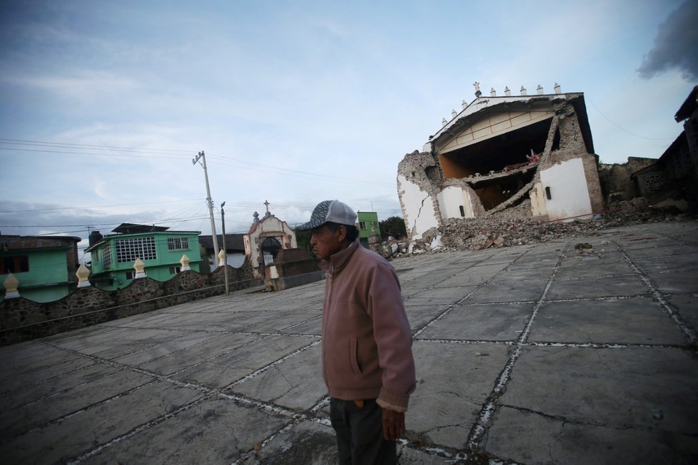 Mexiko, které se snaží vzpamatovat z úterního ničivého zemětřesení, zasáhly otřesy i oba víkendové dny