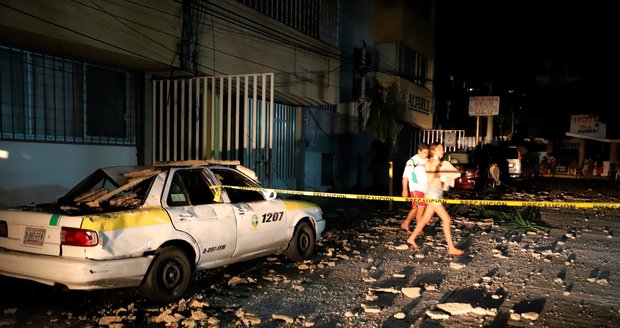 Mexiko zasáhlo zemětřesení o síle 7,0 stupně: Muže zabil sloup, lidé vybíhali ven i v pyžamech