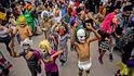 V Coyolillu v karnevalovém průvodu zahlédnete i gumové masky příšer a postav z filmů