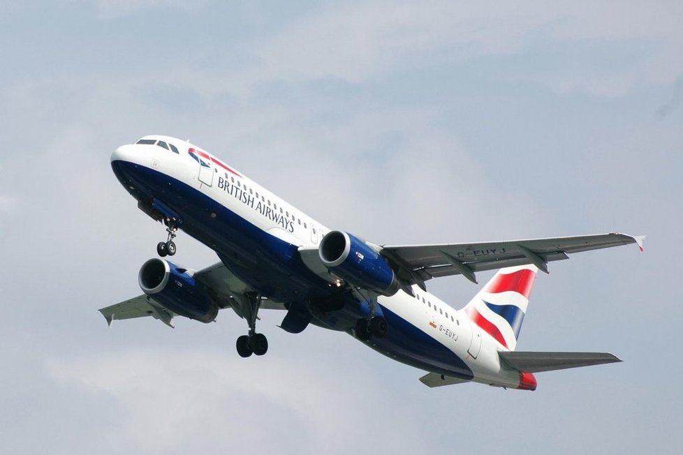 Letadlo British Airways se cestou na Tenerife zaplnilo výpary a kouřem