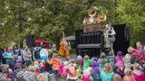 Festival Mezi ploty se blíží. Umělci budou protestovat proti bezohledné společnosti