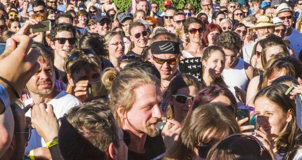 V areálu Psychiatrické nemocnice Bohnice se každoročně odehrává i hudební festival Mezi Ploty.