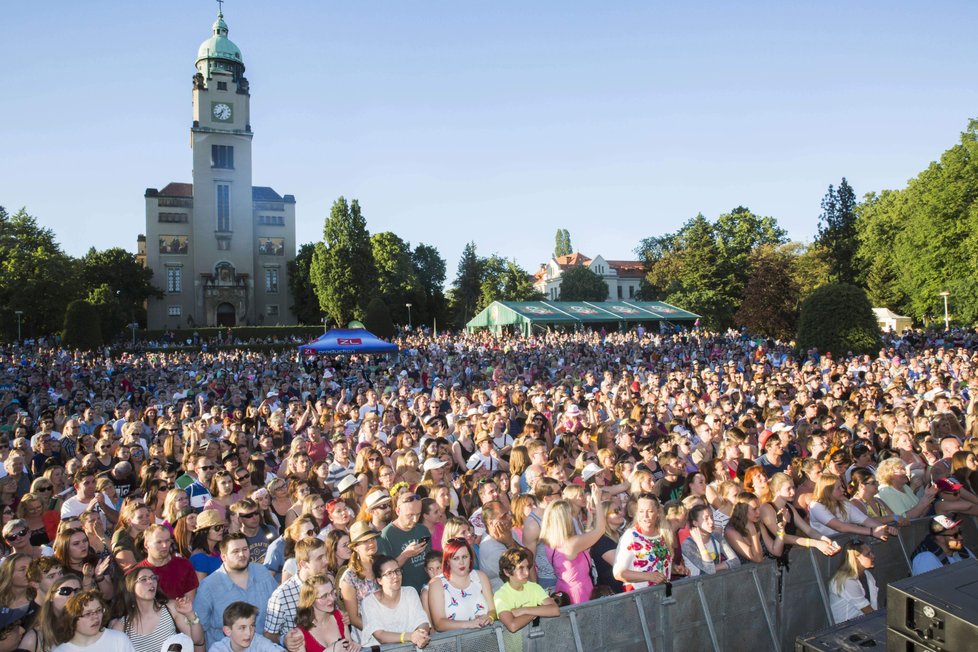 V areálu Psychiatrické nemocnice Bohnice se každoročně odehrává i hudební festival Mezi Ploty.