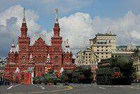 Rusko znovu straší jadernými zbraněmi: Zahájilo cvičení s raketami Jars a tisíci vojáky