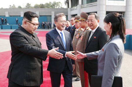 Kim Čong-una na mezikorejské jednání doprovodila jeho sestra Kim Jo-čong.