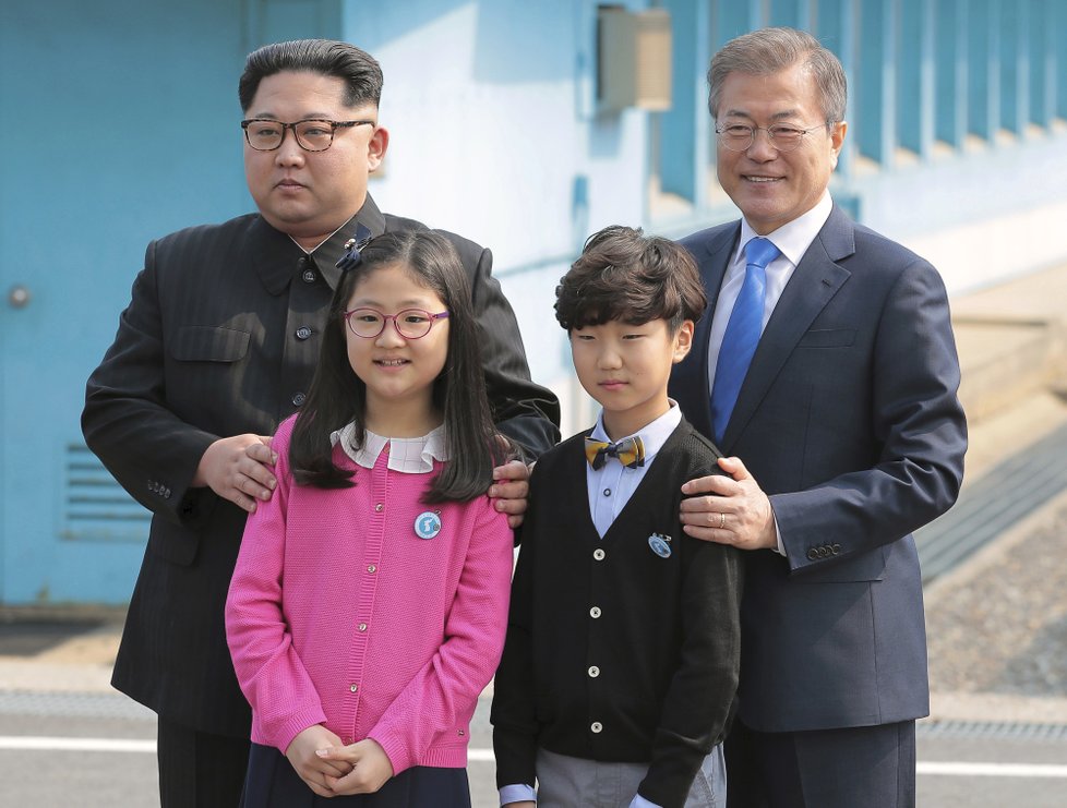 Kim Čong-una vítaly v demilitarizované zóně jihokorejské děti.