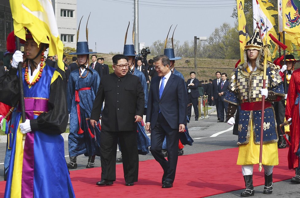 Kim Čong-un a Mun Če-in.