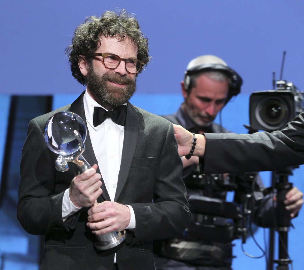 Scenárista Charlie Kaufman převzal křišťálový glóbus za přínos světové kinematografii.