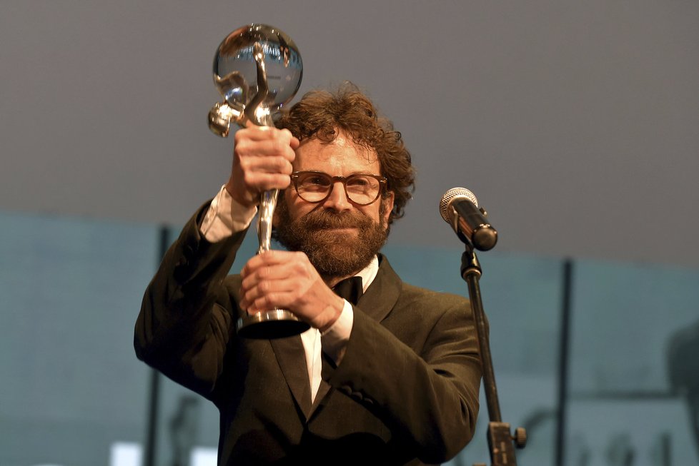 Scenárista Charlie Kaufman převzal křišťálový glóbus za přínos světové kinematografii.