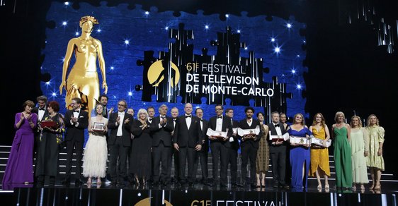 Televizní festival v Monaku: Jean Reno brečel, Brandon z Beverly Hills a doktorka Quinnová plánovali