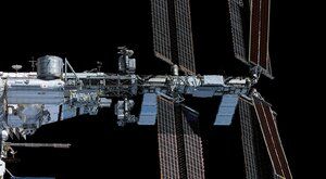 Vesmírná slunečnice: Solární panely ISS se otáčejí za Sluncem