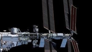 Vesmírná slunečnice: Solární panely ISS se otáčejí za Sluncem
