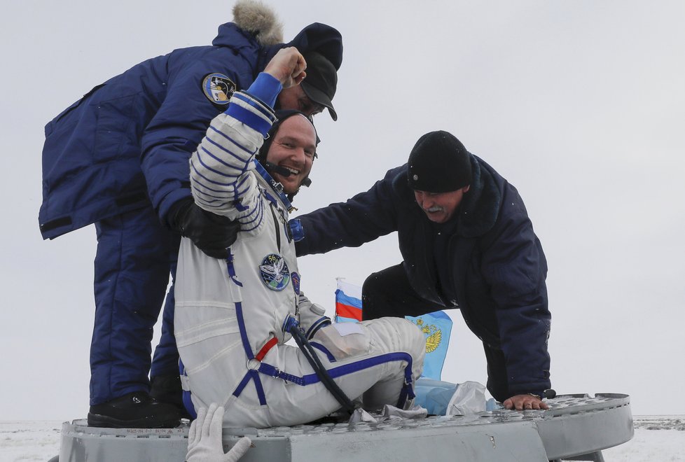 Kosmonauti ze vrátili z Mezinárodní vesmírné stanice zpět na Zemi
