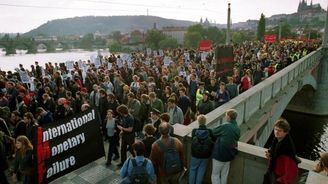 Opusťte Prahu, bude se protestovat. Před 20 lety přišly při zasedání MMF pouliční bouře