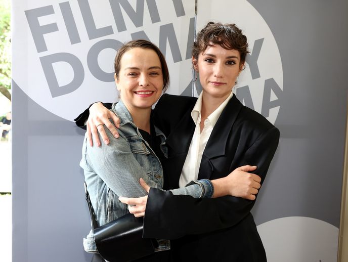 Uvedení filmu Amerikánka: Pavla Beretová a Eliška Křenková Uvedení filmu Amerikánka: Pavla Beretová a Eliška Křenková