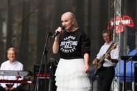Bára Basiková na koncertě v Mattoni life baru: Kolaps na pódiu! Prosila diváky o pomoc!