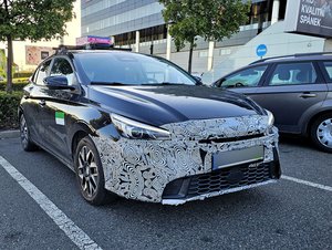 Modernizovaná MG 3 a MG ZS spatřena v Praze. S novým hybridem přijdou i další změny