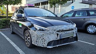 Modernizovaná MG 3 a MG ZS spatřena v Praze. S novým hybridem přijdou i další změny Modernizovaná MG 3 a MG ZS spatřena v Praze. S novým hybridem přijdou i další změny