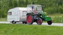Cestování elektromobilem po Norsku se ukázalo jako naprostá pohoda. Mnohem větší respekt si tak zaslouží Němec, který se na úplný sever vydal v historickém traktoru Deutz i s karavanem. Cestování elektromobilem po Norsku se ukázalo jako naprostá pohoda. Mnohem větší respekt si tak zaslouží Němec, který se na úplný sever vydal v historickém traktoru Deutz i s karavanem.