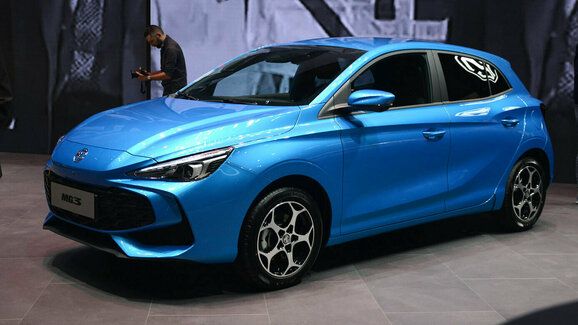 Nové MG3 naživo: Výkonný hybrid oslní prostorností, materiály nikoliv