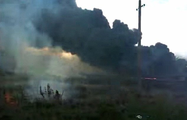 Trosky letu MH-17 krátce po zřícení