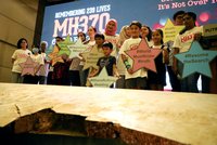Záhada zmizelého letu MH370: Rodiny pasažérů naléhají na vládu, aby obnovila pátrání