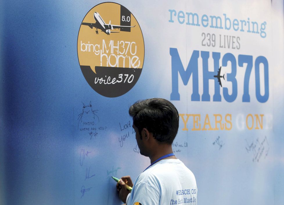 Záhada letu MH370, který před 5 lety beze stopy zmizel, pokračuje, (4.03.2019).