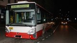 Opilý řidič autobusu MHD vezl v Plzni cestující po poli: Dostal pokutu a podmínku