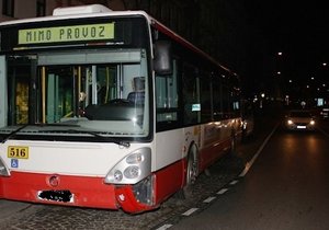 Autobus, který opilý řidič řídil. Od soudu vyvázl s pokutou a podmínkou.