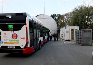 Testovací linkový autobus MHD se plnil v čistírně odpadních vod a kalů v Modřicích. Při 36 tankováních nasál celkem 1 660 kg biometanu. Jedno plnění trvalo čtvrt hodiny.