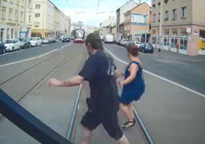 Loni došlo k 75 střetům tramvaje a chodce a k 1353 střetům tramvaje a automobilu.