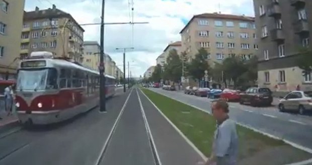 Loni došlo k 75 střetům tramvaje a chodce a k 1353 střetům tramvaje a automobilu.