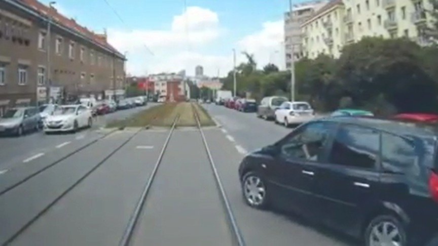 Loni došlo k 75 střetům tramvaje a chodce a k 1353 střetům tramvaje a automobilu.