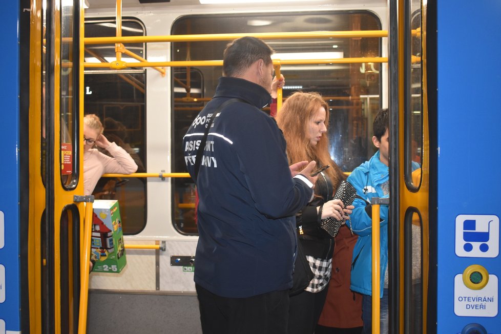 Noční akce ostravských asistentů přepravy a městské policie.