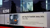 Devátá tramvaj 15T nese jméno významné osobnosti: Dostala tvář i jméno Františka Jansy